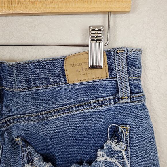 Abercrombie Fitch Jeans‎ Womens Mom Size 30 / 10 Cut Off Distressed Straight Leg - Picture 4 of 11